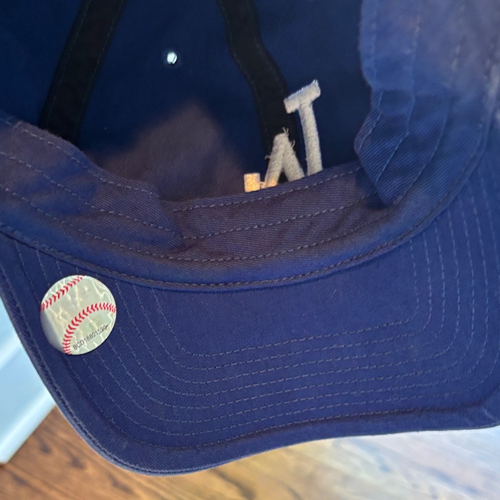 Los Angeles Dodgers Blue Baseball Cap with White LA Logo - Picture 4 of 5